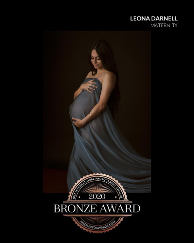 Award Winning Luxury Maternity Portrait by Leona Darnell