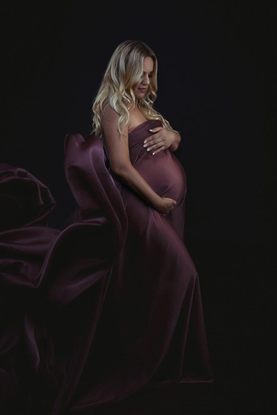 Finare art maternity portrait